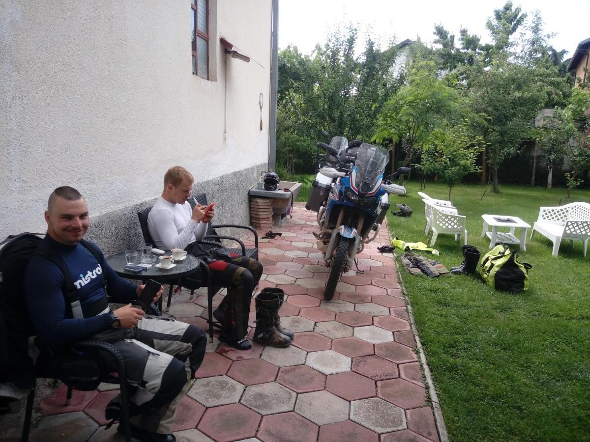 Bus Station Hostel Печ Екстериор снимка