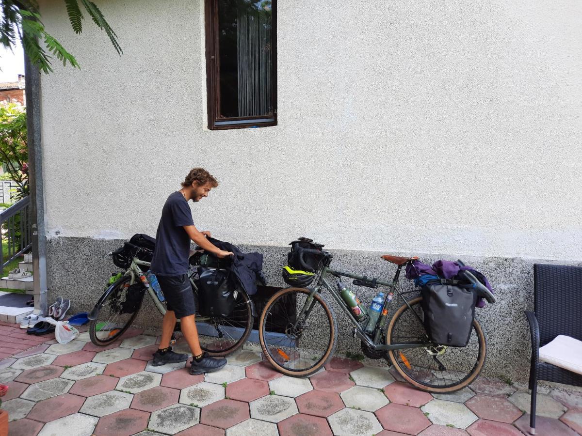 Bus Station Hostel Печ Екстериор снимка