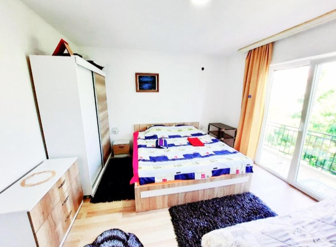 Bus Station Hostel Печ Екстериор снимка