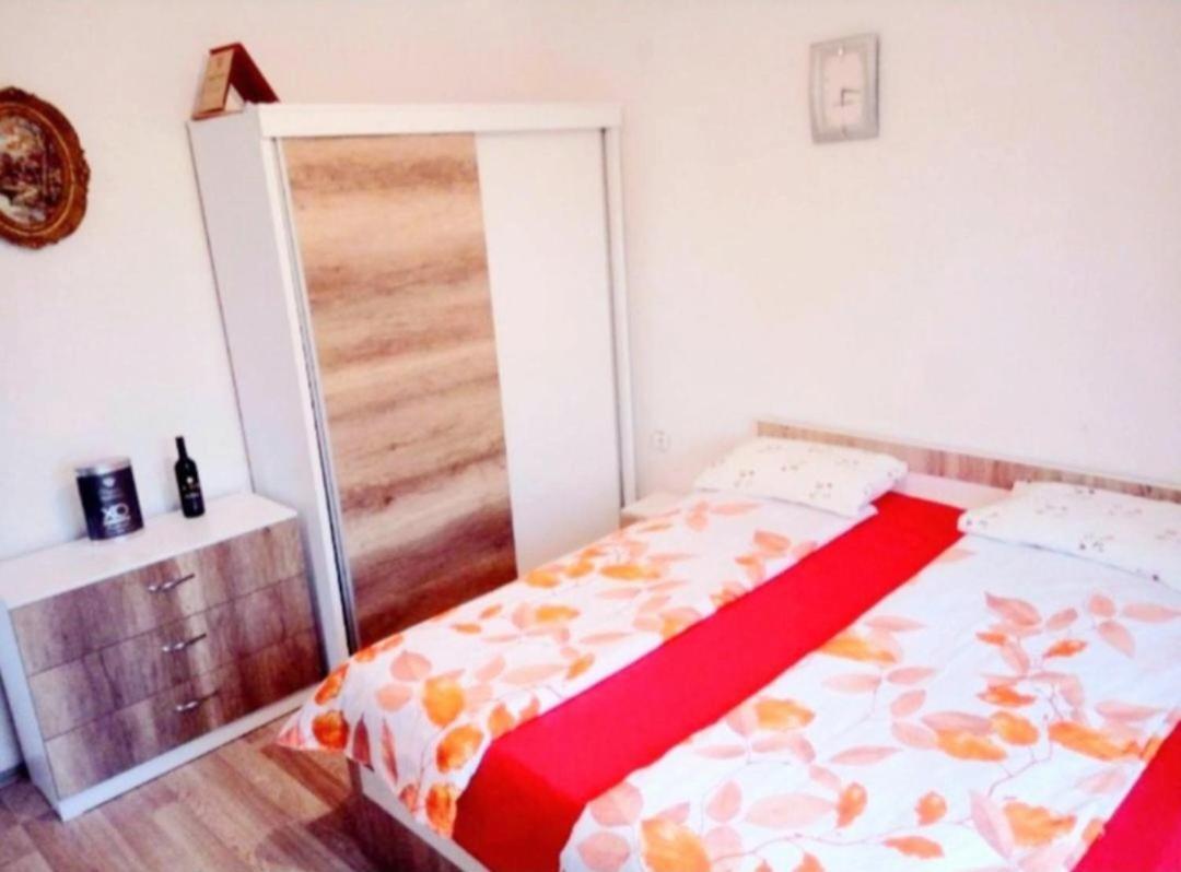 Bus Station Hostel Печ Екстериор снимка