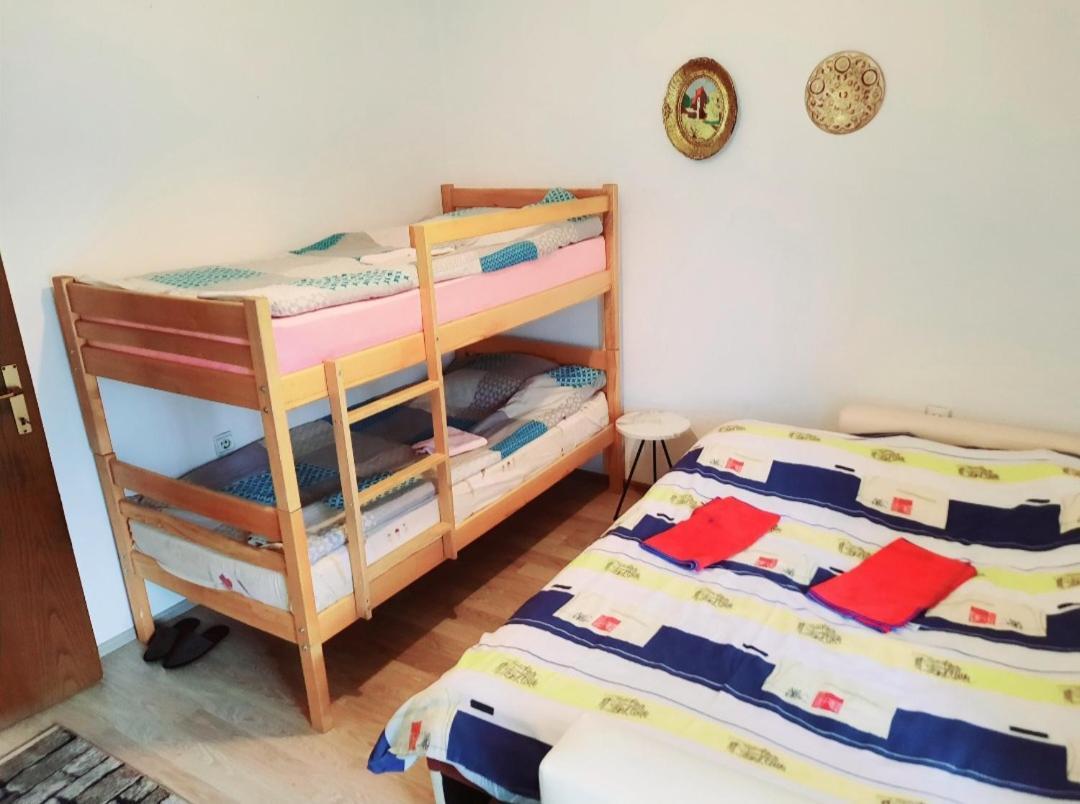 Bus Station Hostel Печ Екстериор снимка
